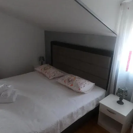 Nice With Free Parking Place For 1 Car 아파트 *